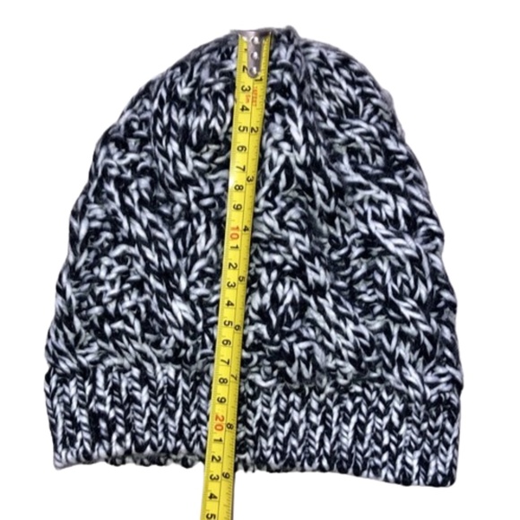 H&M black and white knit hat winter beanie - Picture 2 of 5